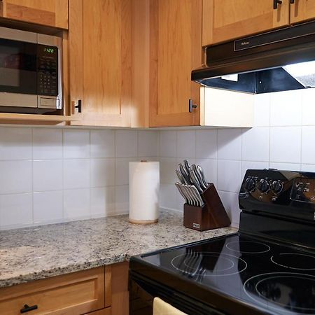 Mtn View Escape With King Size Bed With Outdoor Pool - Banff Pass Included! Leilighet Canmore Eksteriør bilde