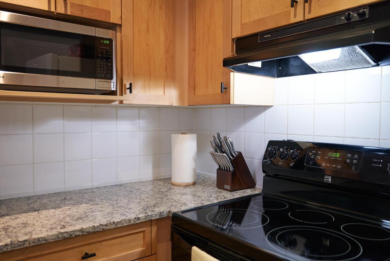Mtn View Escape With King Size Bed With Outdoor Pool - Banff Pass Included! Leilighet Canmore Eksteriør bilde