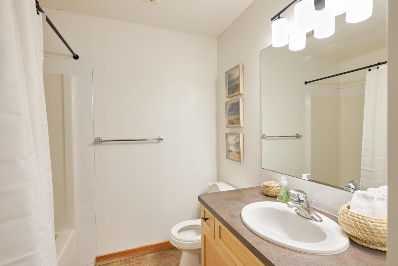 Mtn View Escape With King Size Bed With Outdoor Pool - Banff Pass Included! Leilighet Canmore Eksteriør bilde